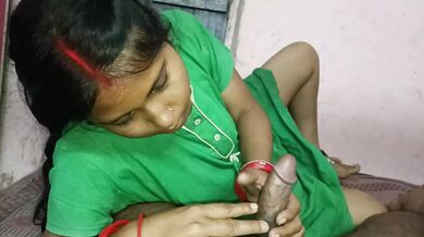 Nangi hoke husband ka lund choosti desi sexy housewife