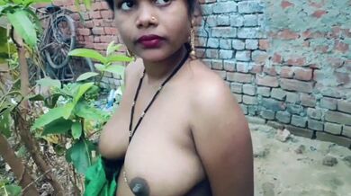 Ghar ke baramde mein biwi ki chudai wala XXX Desi Porn Clip