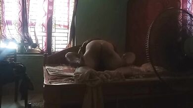 Table fan ke saamne bistar par hui Sexy Bhabhi ki Chudai