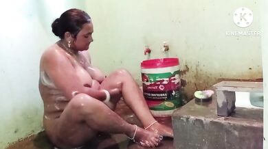 Nahane ke baad bathroom mein chudai wala Hot Desi Sex MMS