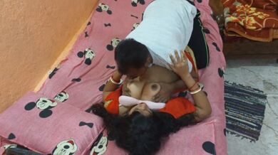 Laal saree pehni hui biwi ki chudai wali Indian Porn Video