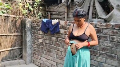 Village ki hot Bhabhi ki outdoor chudai wali Desi Sex Video