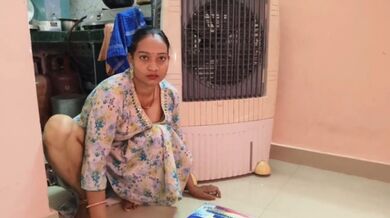 Room mein safayi karti bhabhi ki chudai ki uske devar ne