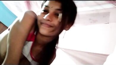 Lund par uchalti cute biwi ke sath pati ne banaya Desi Sex MMS