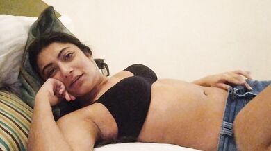 Hotel room mein sexy Mumbai girl ne choosa apne yaar ka loda