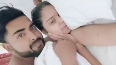 Honeymoon par banaya husband-wife ne apna Desi Sex MMS