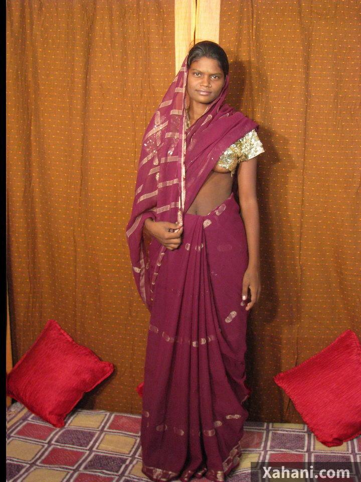 Bishnupur, West Bengal se seedhi aayi hui ek zabardast lagne wali gaon ki bhabhi.