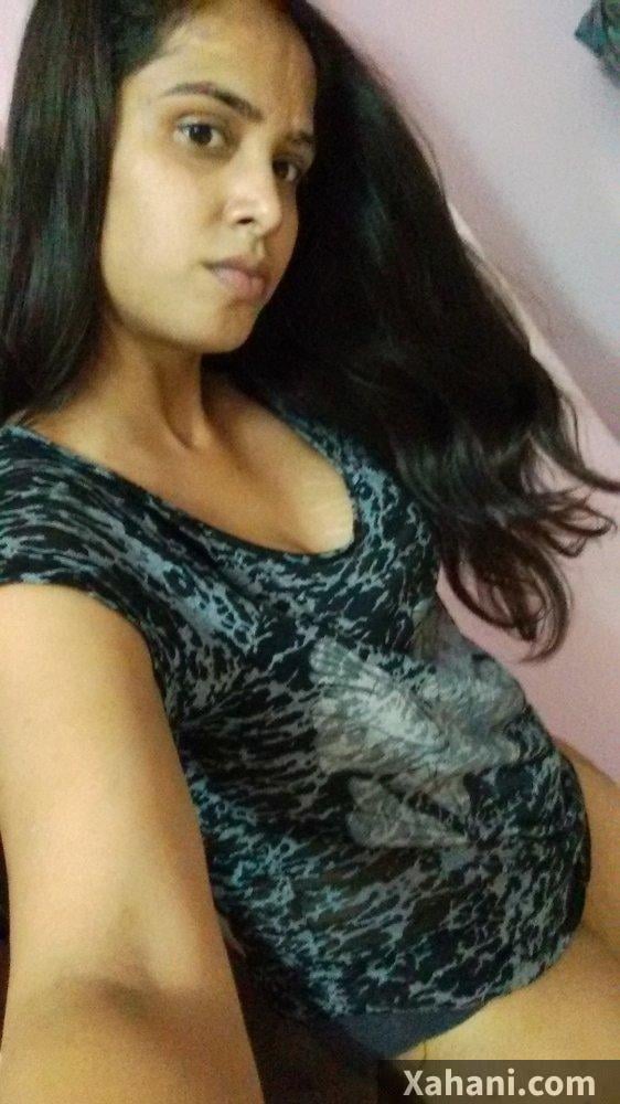 Apni amazing looks ke saath hume thoda cleavage show bhi naseeb ho raha hai