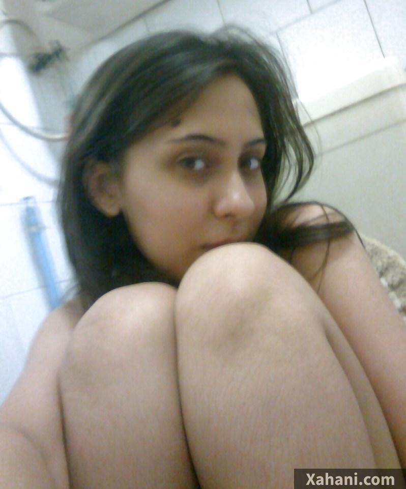 Phir se, camera ke saamne innocent dikhne ki koshish kar rahi hai