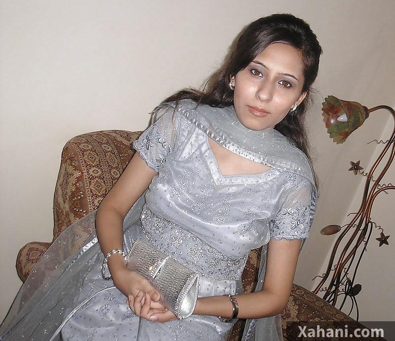 Party jaane ke liye outfit mein kaafi sundar lag rahi hai