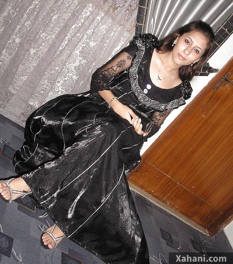 Ek saath itni professional aur sexy lag rahi hai