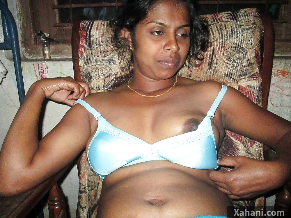 Finally bhabhi ne apna doodh bahar nikala bra khinchkar devar ke liye