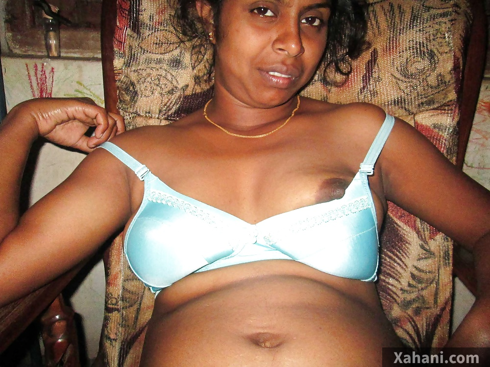 Camera mein dekhkar bhabhi ne apna nipple dikhaya devar ko excite karne ke liye